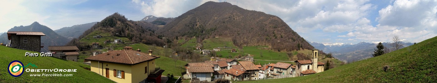 01 Alino (687 m) di San Pellegrino Terme con vista sul Monte Molinasco (1179 m) .jpg